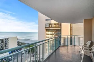 Charming 2 Bed/1 Bath Beachside Condo – Perfect for Relaxation and Adventure!