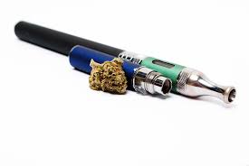 Comparing Effects: HHC vs. THC in Vaping