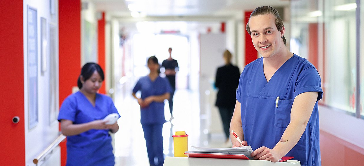 How to Identify the Right Job Offers for MFA Graduates